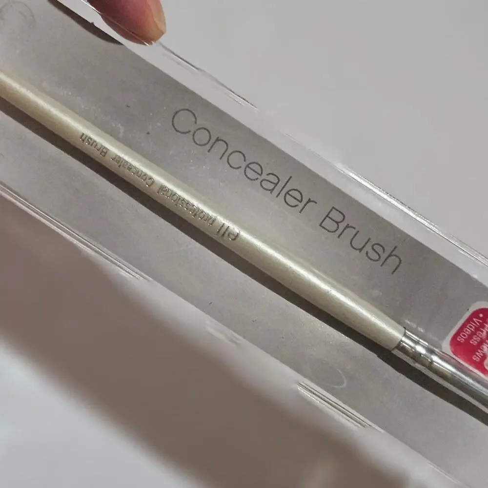 ELF Tools Concealer Brush ~ NEW ~ Small